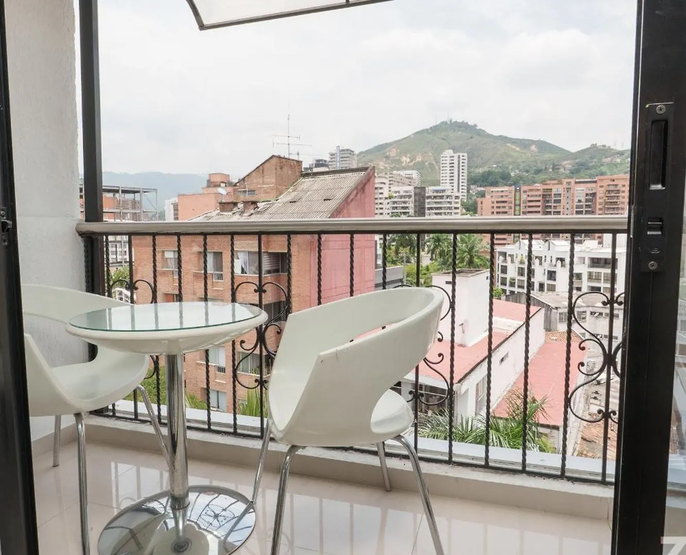 Hotel On By Zenya Host Cali 4*,