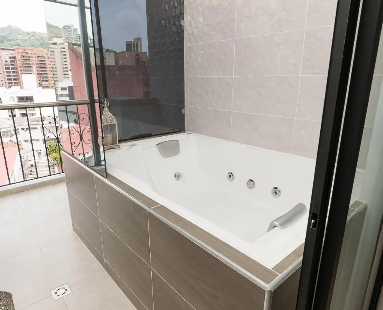 Hotel On By Zenya Host Cali Colombia