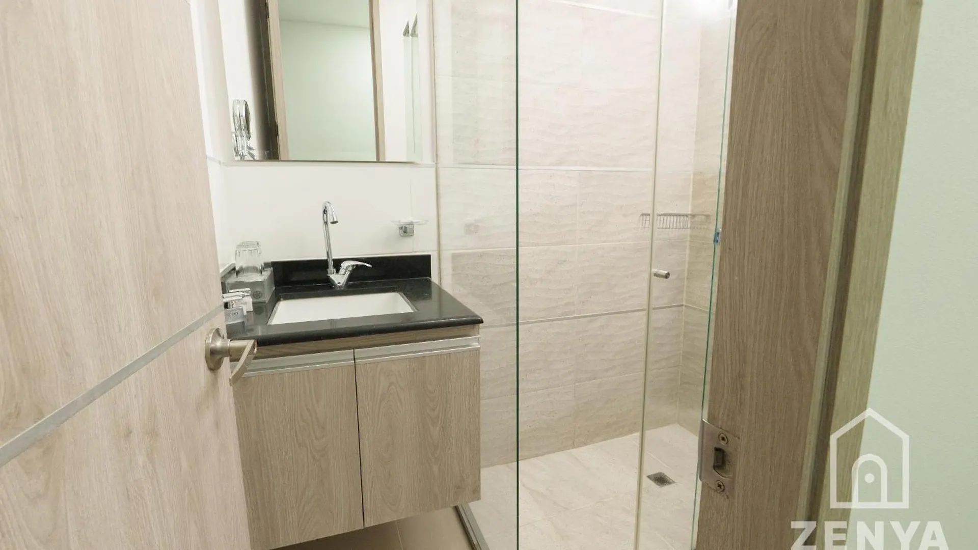 Hotel On By Zenya Host Cali
