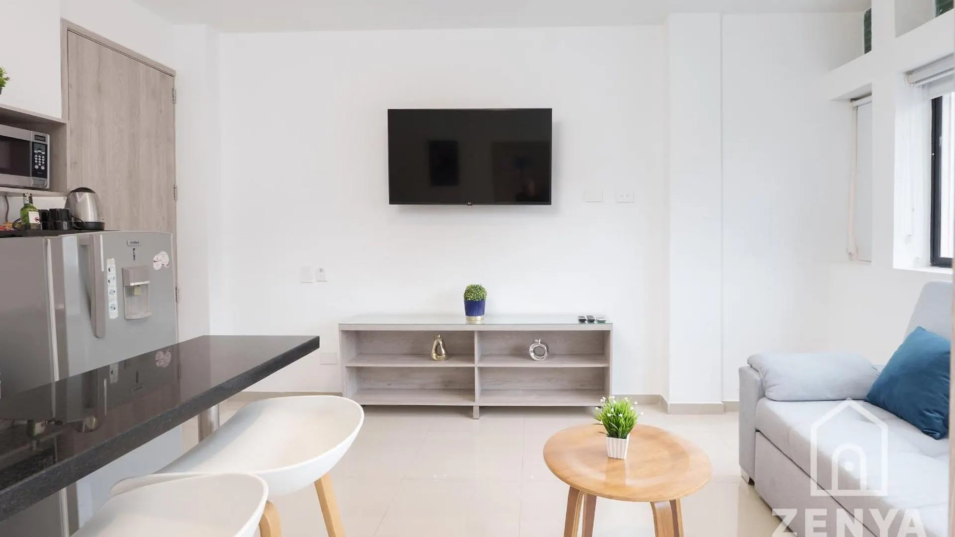 Hotel On By Zenya Host Cali