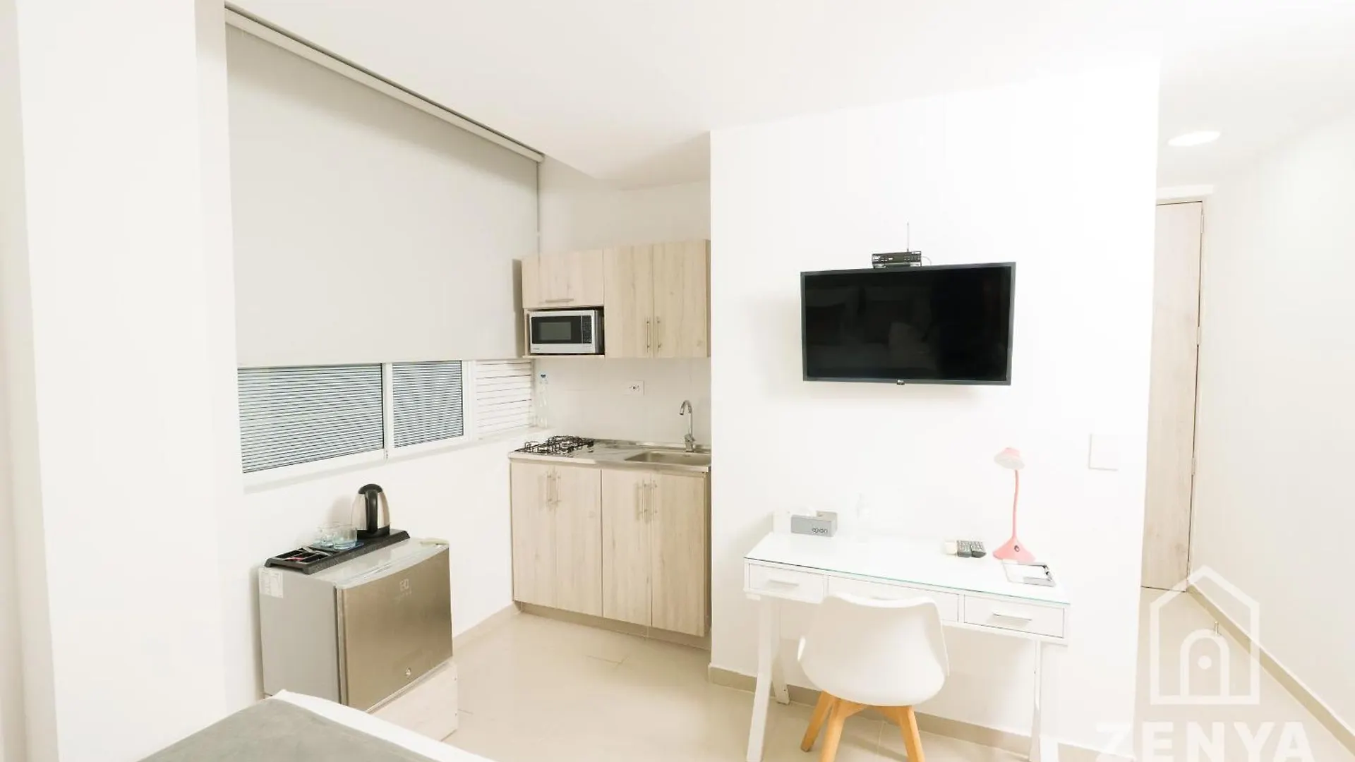 Hotel On By Zenya Host Cali