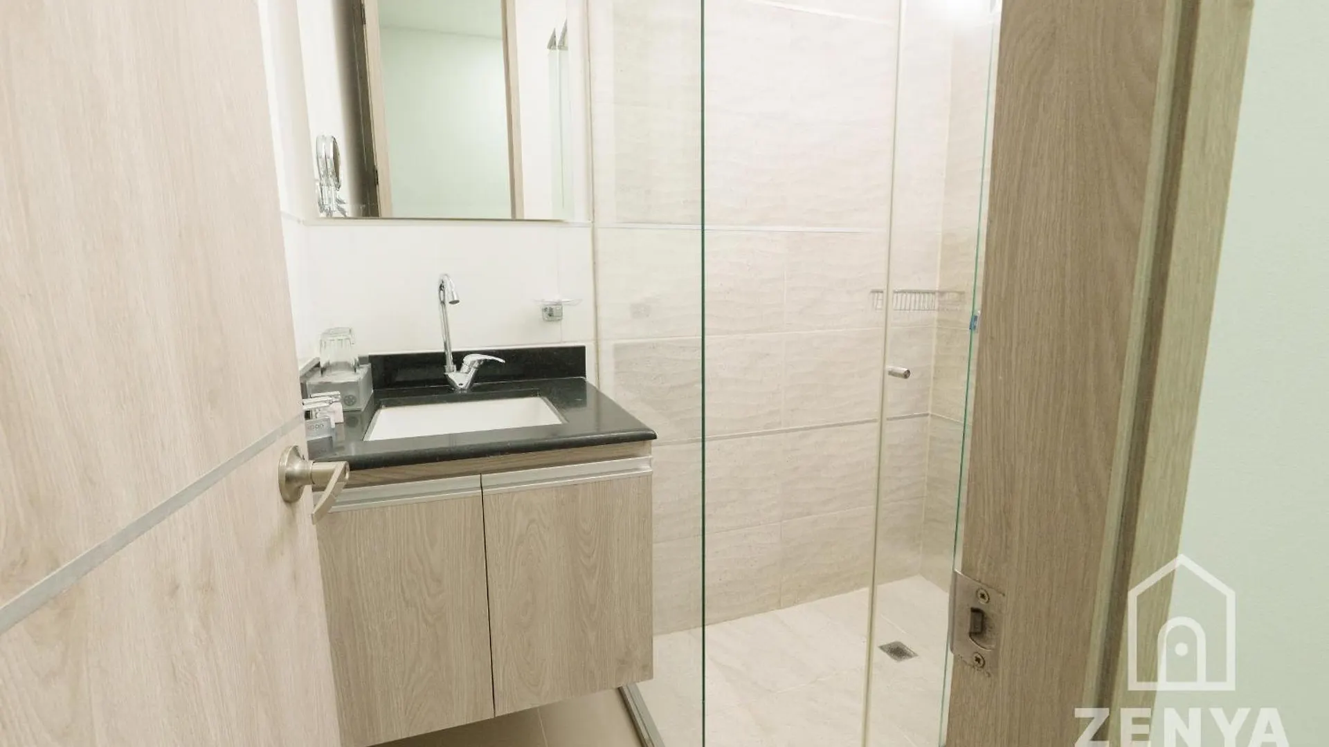 Hotel On By Zenya Host Cali